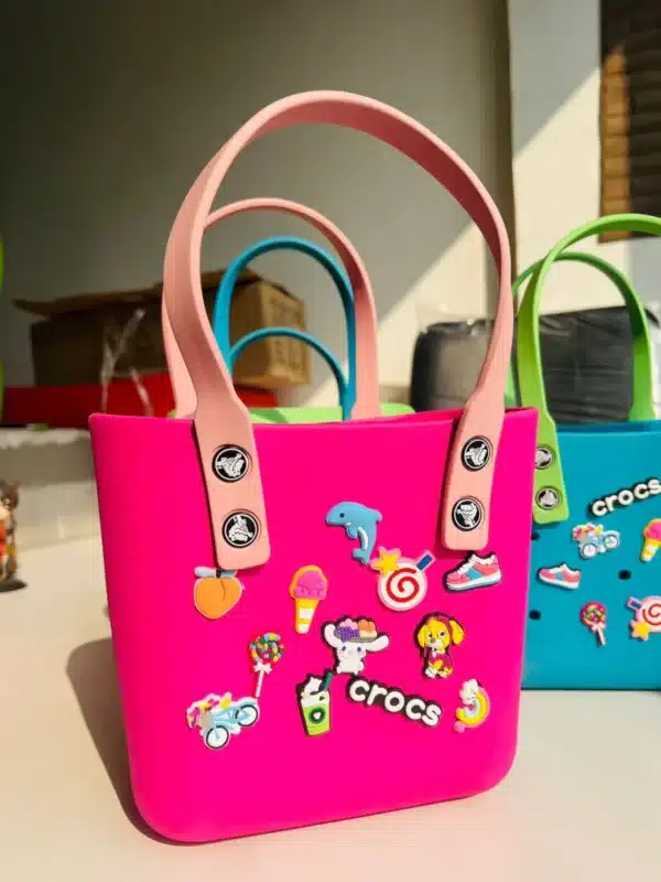 Crocs Medium Beach Bag – Stylish Silicone Tote with Charms - Image 3